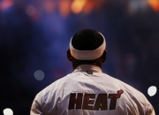 开云官方app入口-篮下堡垒，戈贝尔如何用防守艺术锁死老鹰，定义辽宁队的胜利之夜