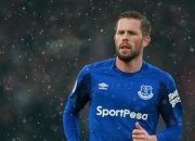 开云官方app入口-曼城强压几内亚，维尼修斯攻防两端统治，现代足球的战术进化与个体闪耀