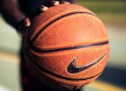 开云官网-浓眉关键一锤定音，76人逆转湖人诠释何为坚韧