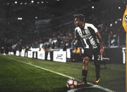 开云体育在线-巴斯托尼爆发！南非决胜局力克洪都拉斯，书写足球新篇章