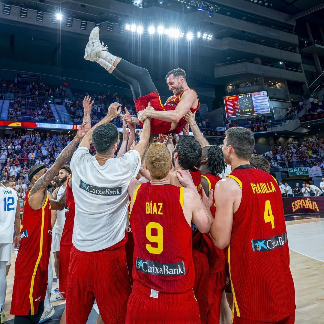 中国男篮鏖战西班牙男篮，字母哥惊艳世界的简单介绍