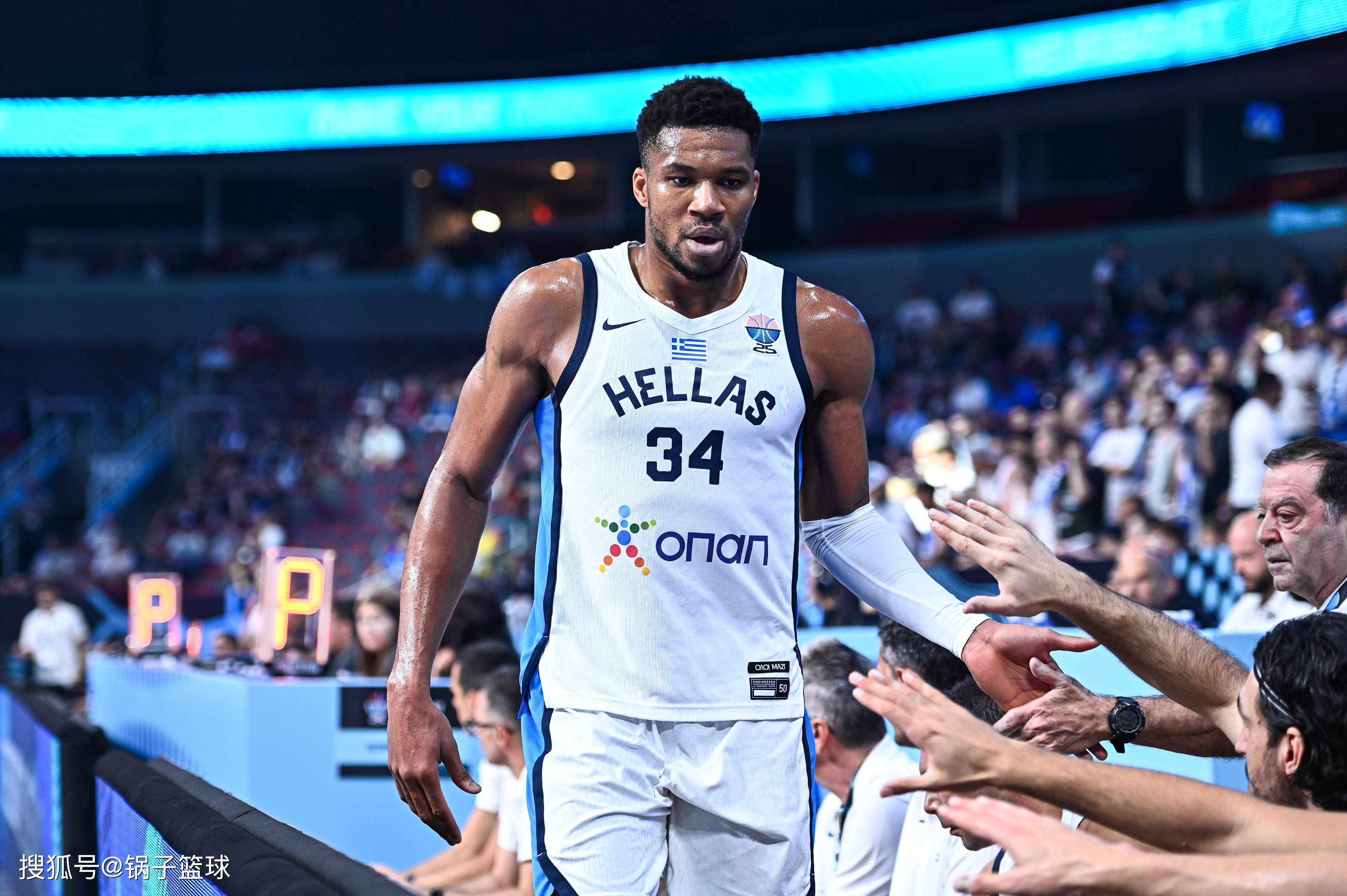 中国男篮鏖战西班牙男篮，字母哥惊艳世界的简单介绍