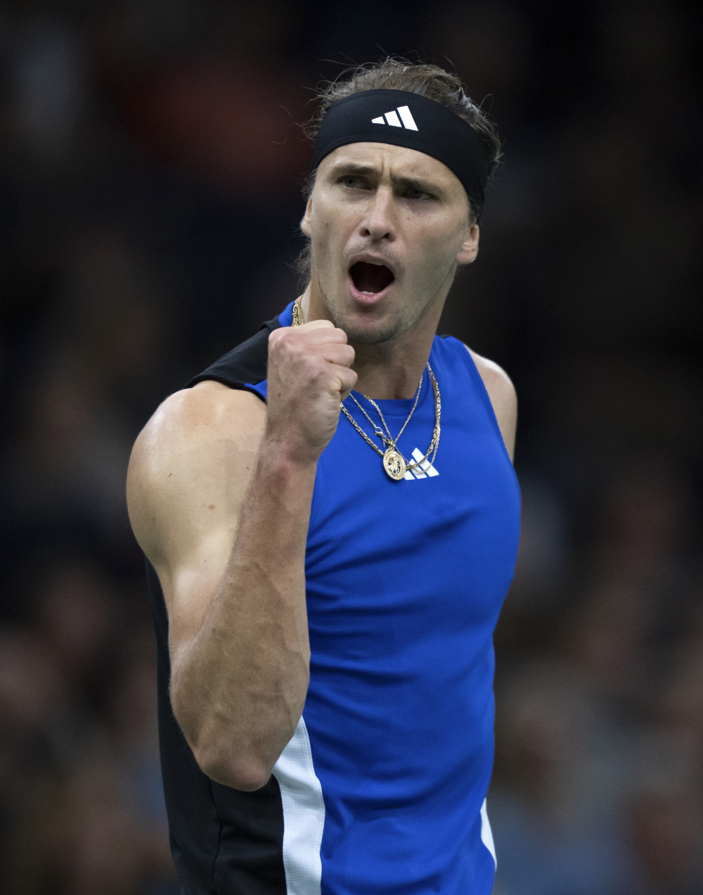 包含意大利网球队爆冷世界网球队，兹维列夫三分雨点燃全场的词条