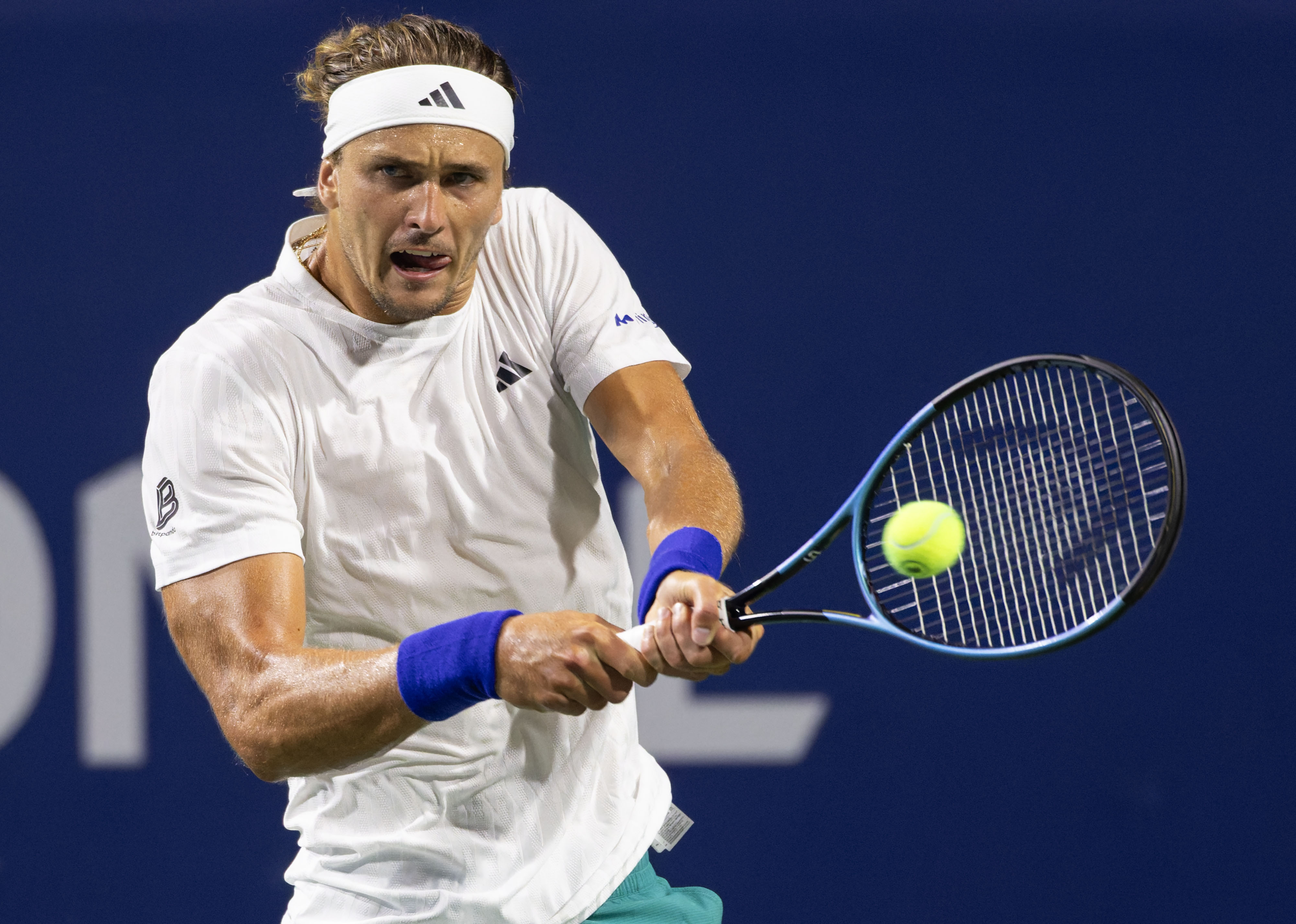 包含意大利网球队爆冷世界网球队，兹维列夫三分雨点燃全场的词条