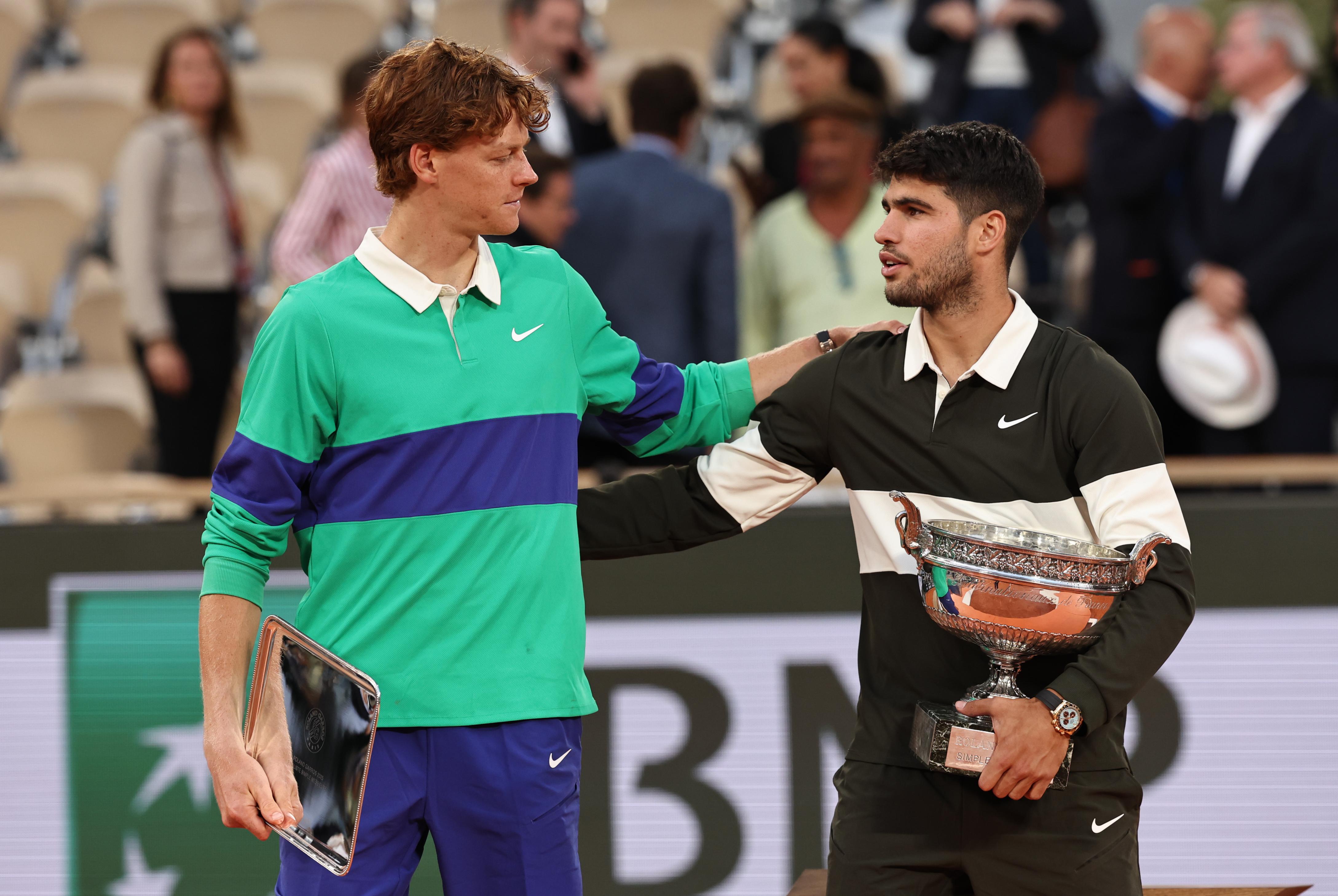 西班牙网球队翻盘英国网球队，阿尔卡拉斯制霸全场的简单介绍