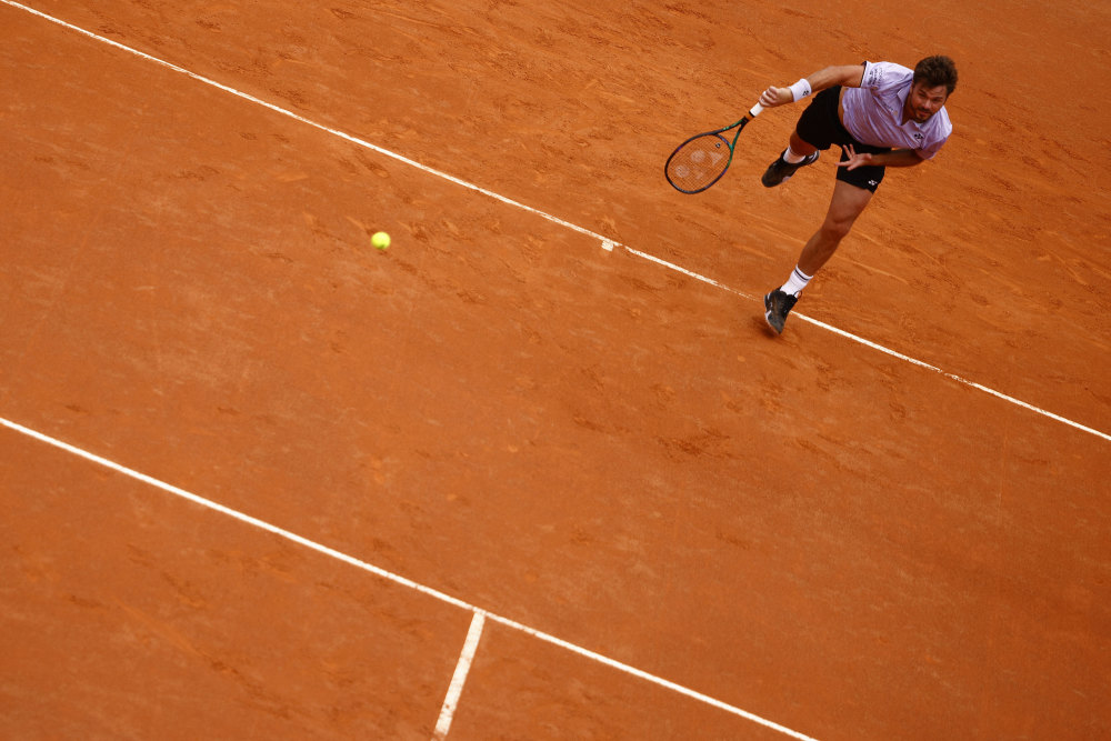 意大利网球队鏖战日本网球队，瓦林卡三分雨点燃全场