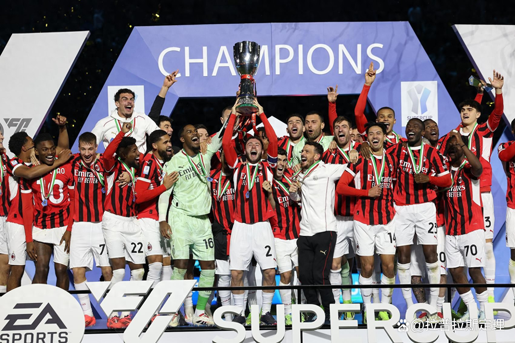 包含AC米兰碾压塞维利亚，萨拉赫带队取胜的词条