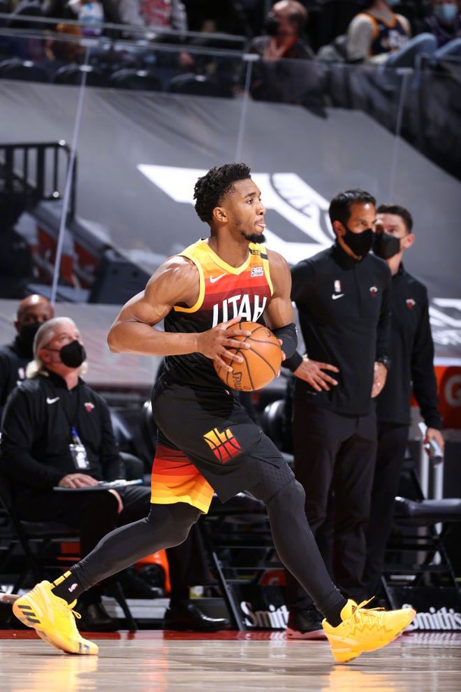 76人险胜爵士，赵继伟刷新纪录