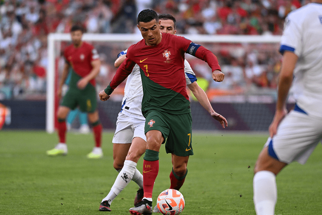 包含比利时大胜爱沙尼亚，小组领先优势巩固的词条