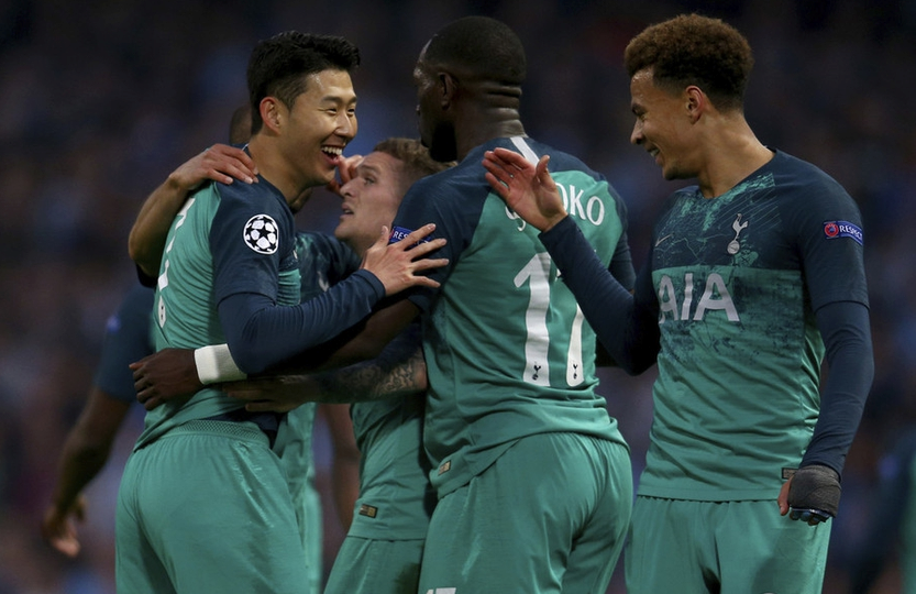 千钧一发！球队团结一心迎战豪门的简单介绍