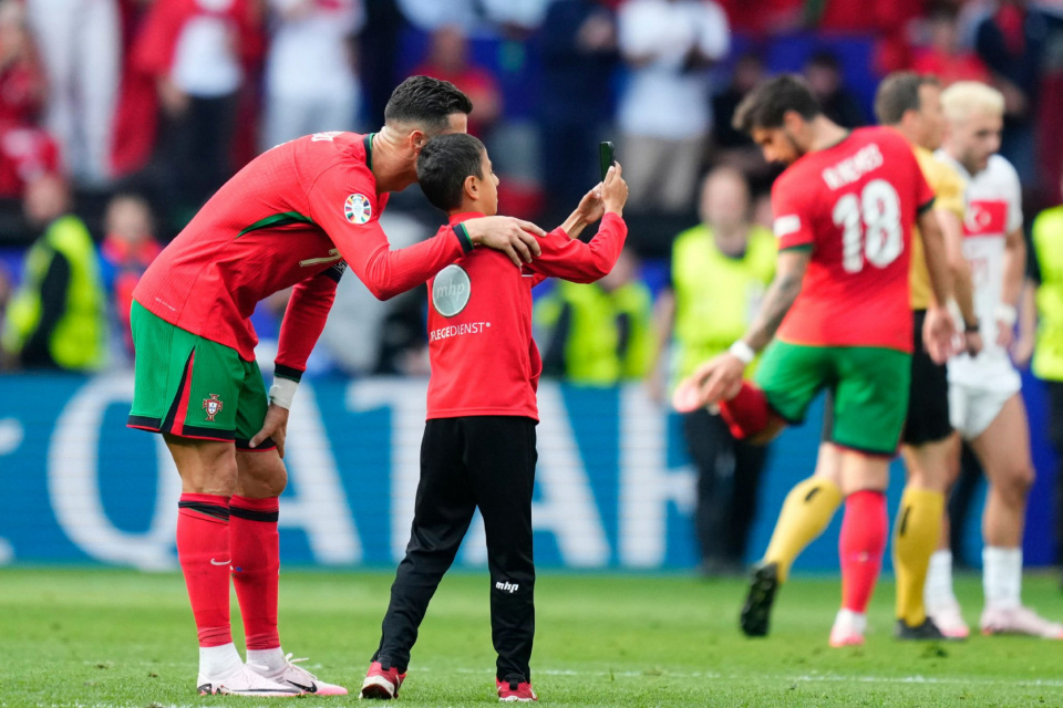 葡萄牙足球队在友谊赛中大胜对手