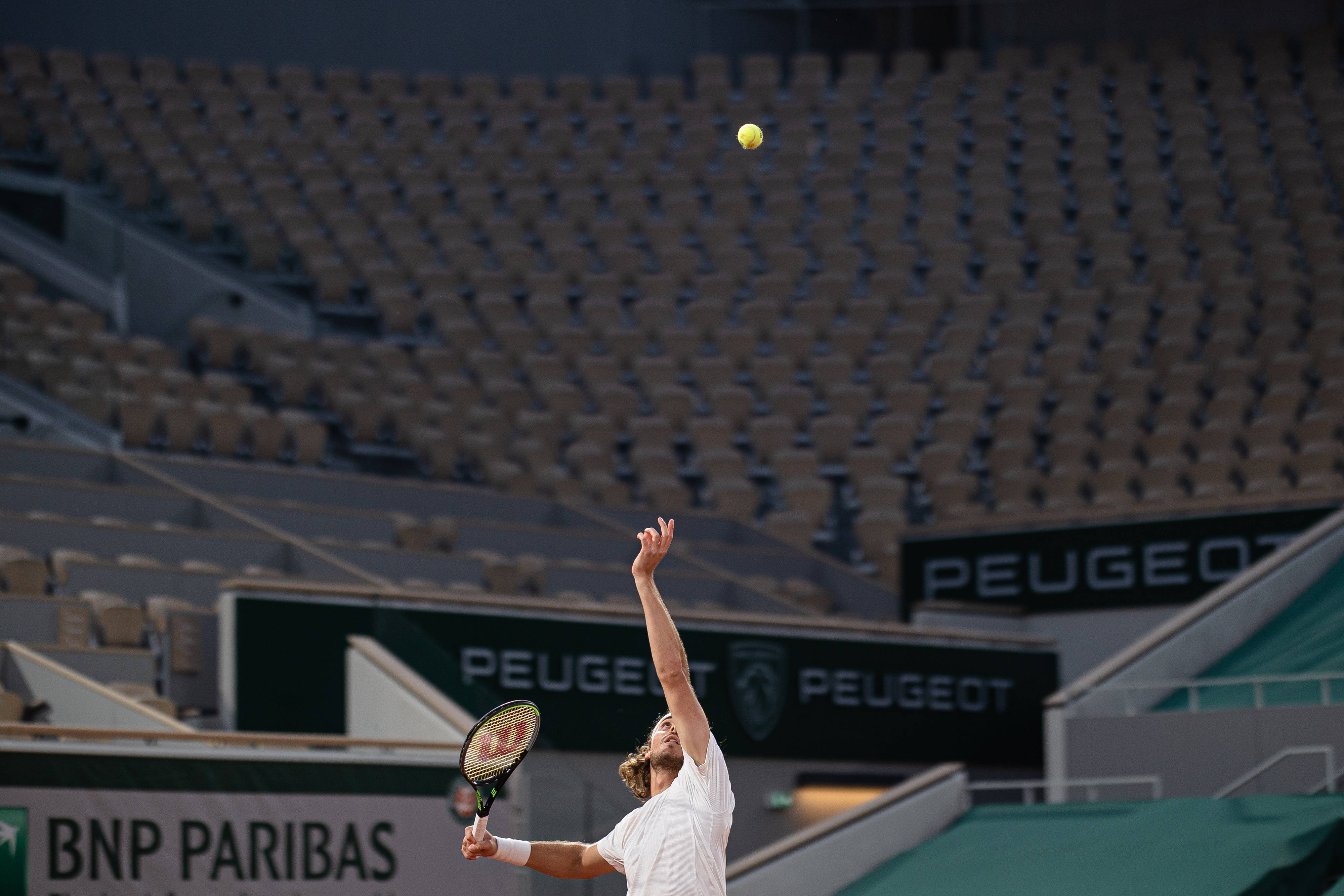 包含澳大利亚网球队完胜德国网球队，西西帕斯高光表现的词条