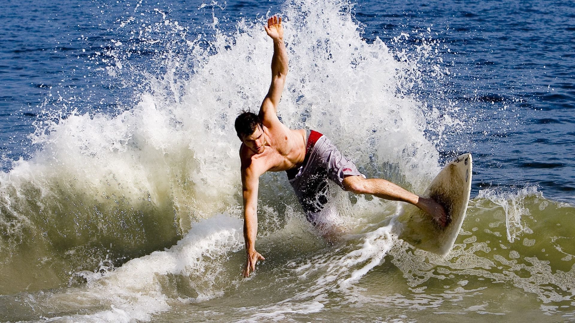 本泽马全程高能输出，拜仁淘汰马里，一场战术与意志的较量