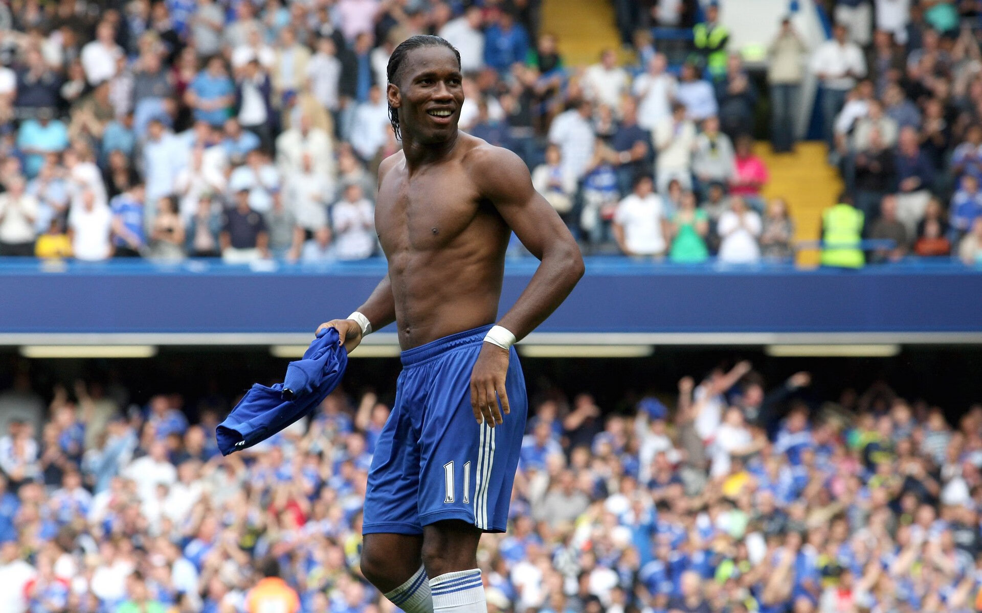 哈弗茨点燃赛场，利物浦轻取勒沃库森，一场战术与激情的交响