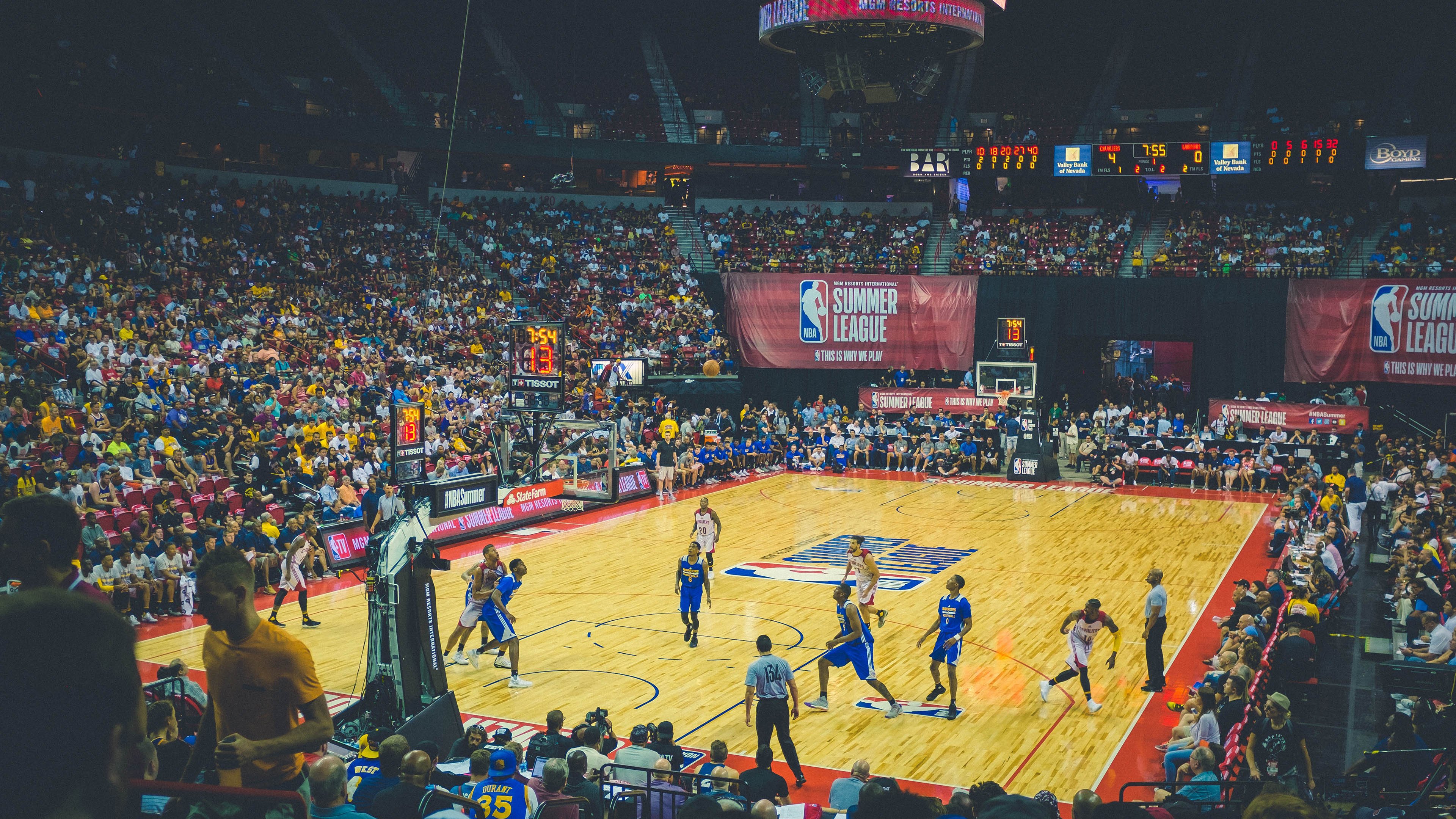 极速与热血，F1巴林揭幕战与NBA东部鏖战的双重奏